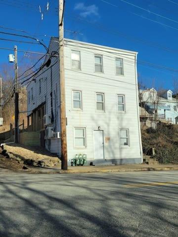 California Ave - 2 Bedroom - Home Away From Home! Pittsburgh Bagian luar foto